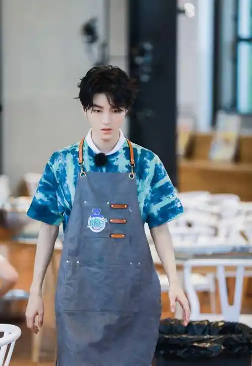 一下子被王俊凯戳中,成年人的崩溃只在一瞬间,21岁小孩太暖心