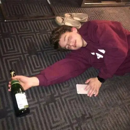 大家有没有喝酒的头像啊