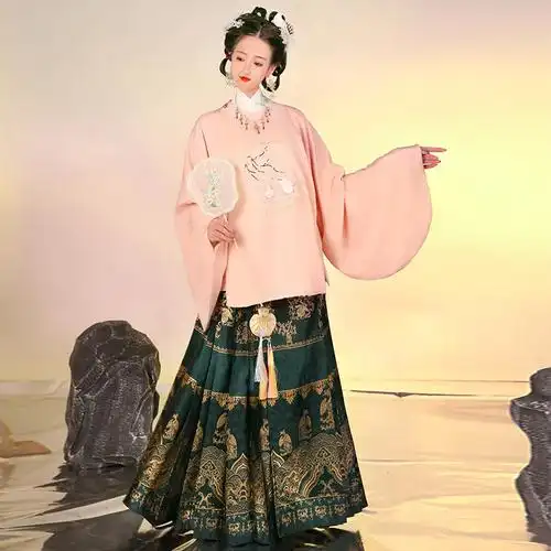 桂月兔原创明制汉服女中国风袄裙圆领袍补服妆花马面裙日常春秋款