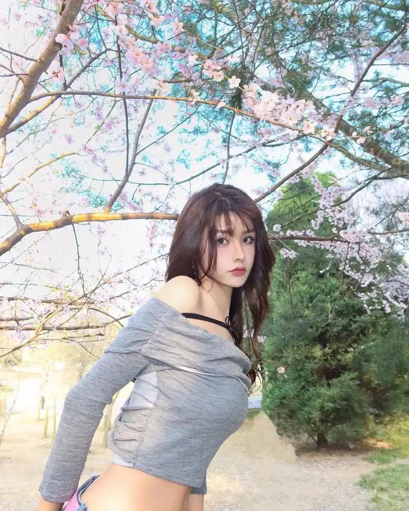 国产网红武迪,精致五官,独特气质,窈窕身姿,高级感十足