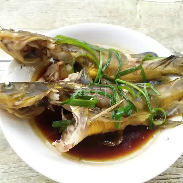 清蒸黄骨鱼这样做,鲜嫩可口,一点也不腥