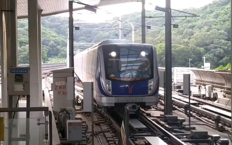 广州地铁广州地铁六号线增购列车l6型06x103104浔峰岗站1站台上行方向