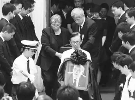 裘法祖遗体告别仪式举行 万余民众依依送别(图)