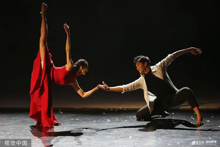 郑州:"魔术之乡"情景剧登上大舞台《希望的田野》汇报演出开演