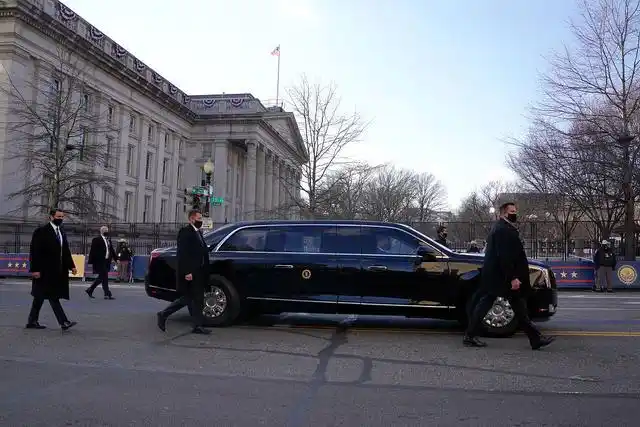 美国总统专车"陆军1号",也被称为"野兽",它可以说是美国总统的"移动