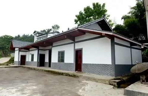 危房改造后的民居