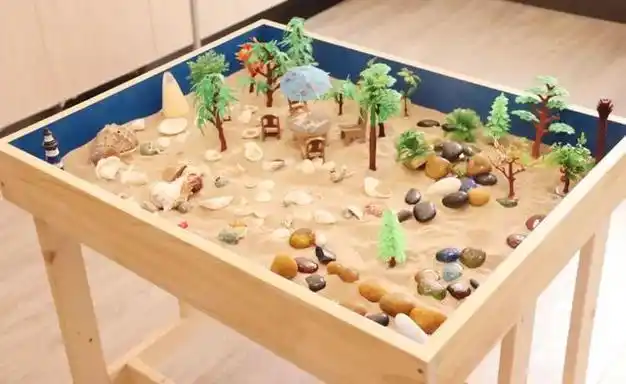 设有沙盘游戏区,音乐放松训练区,情绪宣泄区等专业区域,可以科学有效