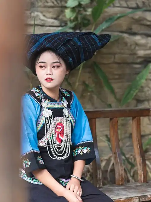 贵州布依族少女