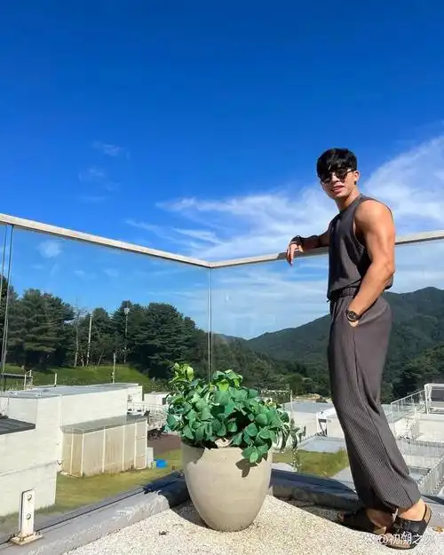 好爷们的肌肉男,不对称的六块腹肌,让他男友力爆棚,令人窒息!