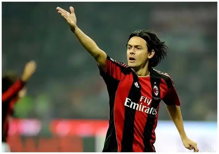 但他真正的荣耀是在ac米兰获得的, 因扎吉在2001年以4100万欧元的转会