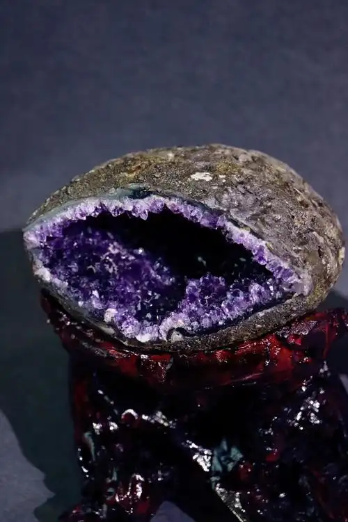 菩心乌拉圭紫晶洞极品乌拉圭小晶洞形如智慧之眼极具灵气