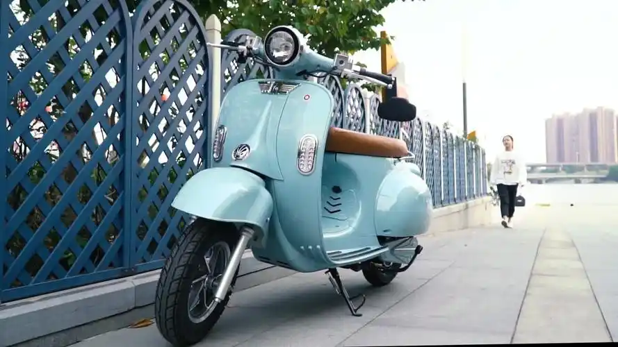 罗马假日电动车电瓶车复古摩托车6072v电摩大黄蜂踏板车 银白色 72v