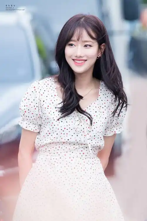 april成员李娜恩与足球选手李康仁分手 二人称分手后被曝恋情感到被