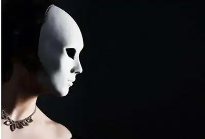 小记者黄凡芯作品丨摘下虚伪面具