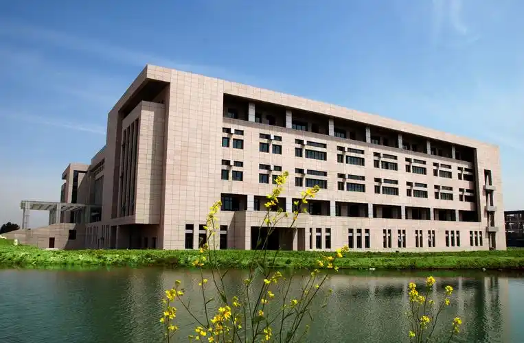 校园风光"神七"航天员走进南航金城学院院校风光高校主页访问高校网站