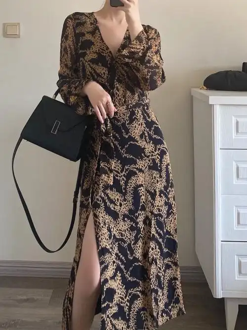 真丝连衣裙开叉