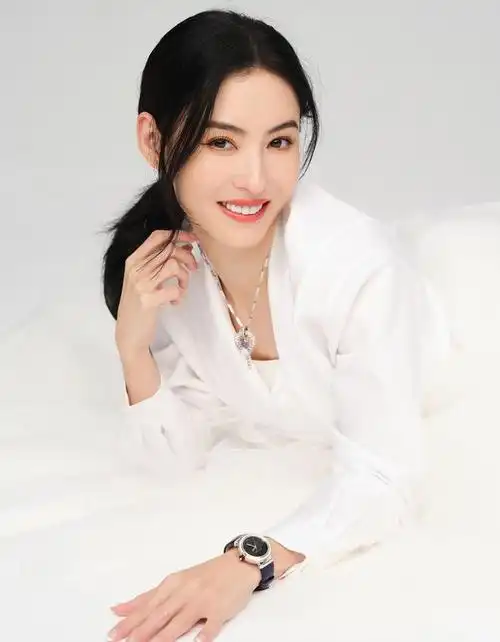 事实证明43岁的女神张柏芝如今已走上了另一条路