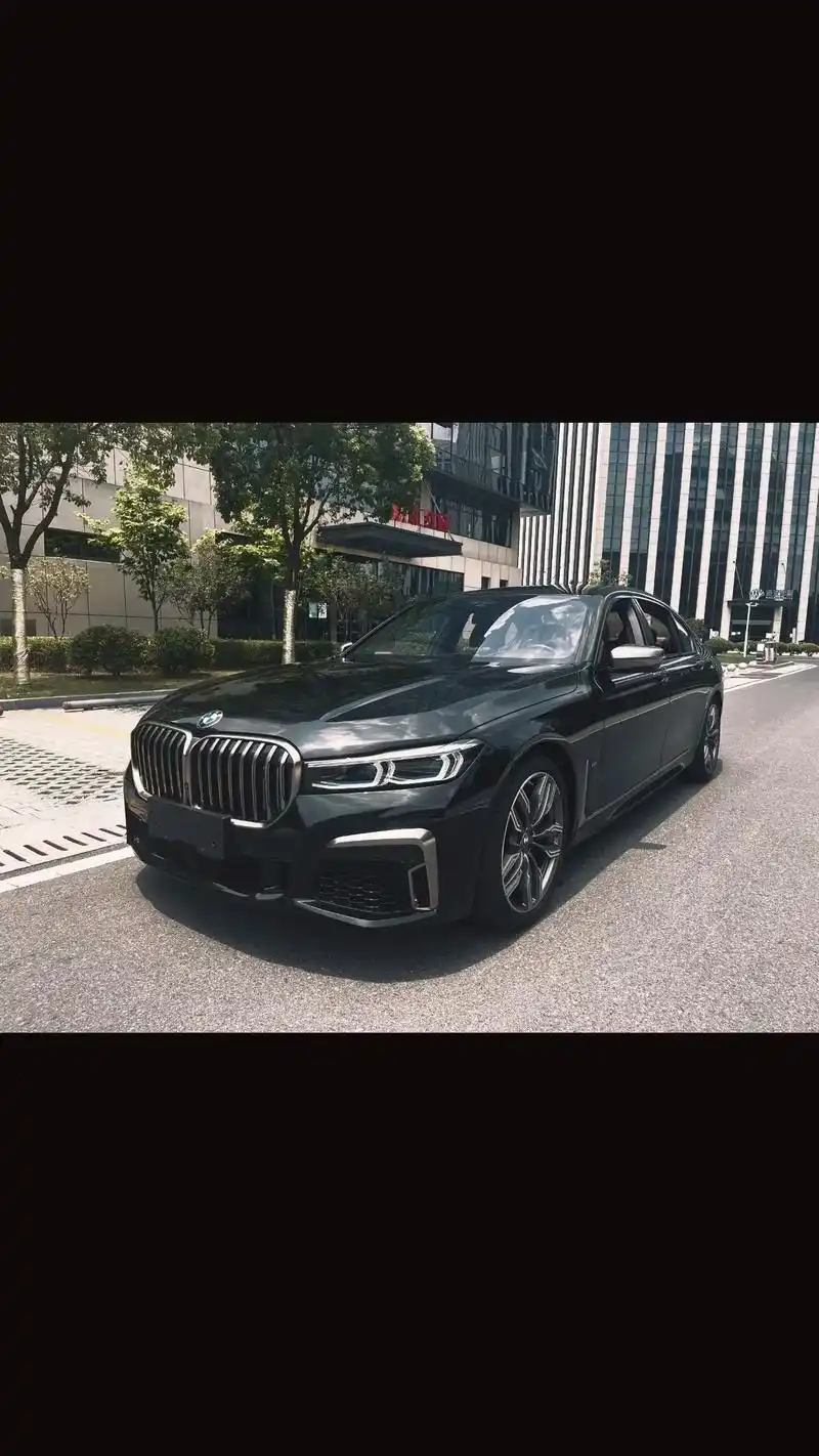 m760li #v12发动机 这次的上一代的宝马七系就是老款