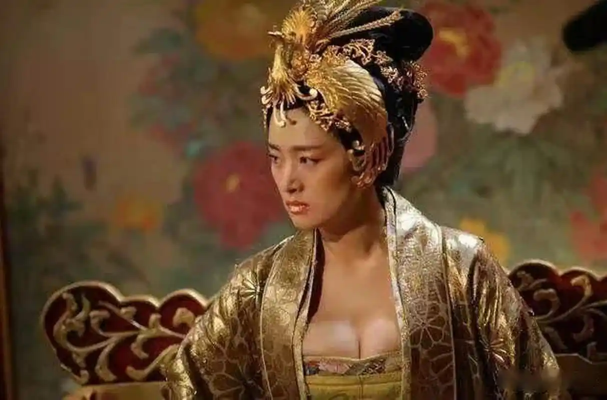 6亿拍了《满城尽带黄金甲》,请2w群演来当士兵