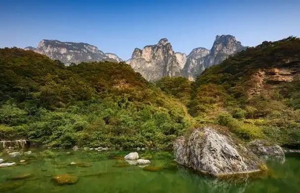 云梦山风景区:壮美的山峦与丰富的历史文化