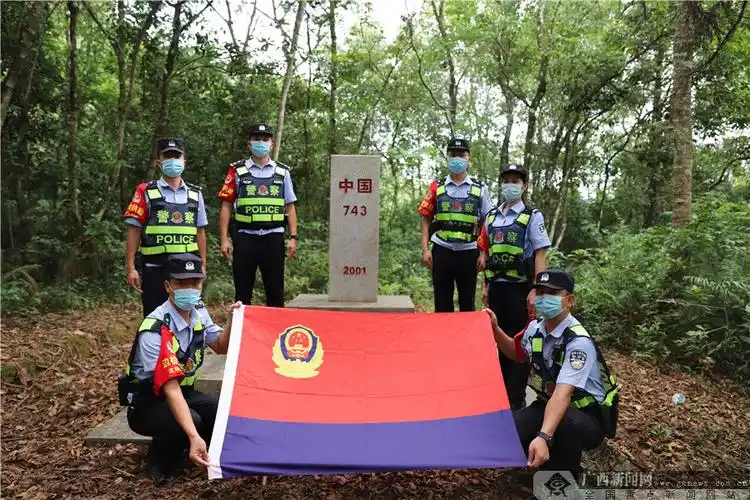 龙邦边检站开展向中国人民警察警旗宣誓活动 (3/6)