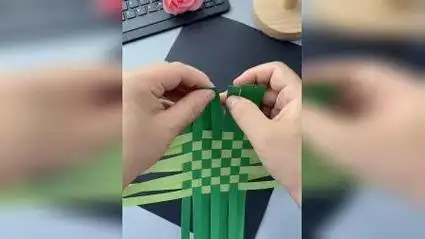 端午节快到了,用纸条编织一艘小船吧!#端午节手工 #亲子手工 #手工diy