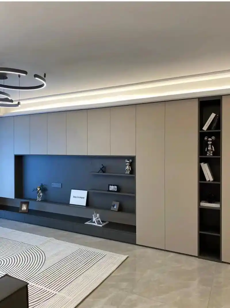 客户发来入住前的客厅柜子实景照.满墙电视机柜 沙发背景墙:一 - 抖音