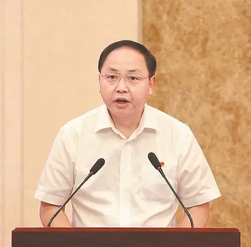 李文杰代表自治区政协办公厅发言:以"五大"抓手扎实推进模范机关建设