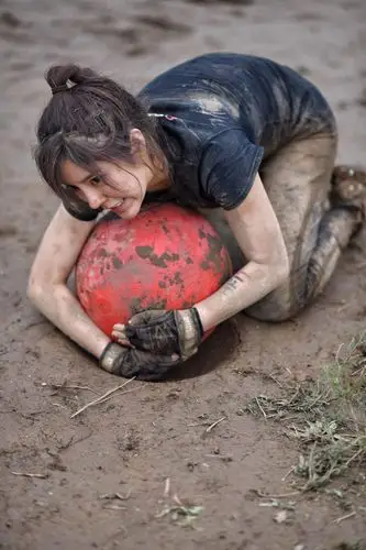 赵奕欢极限挑战泥潭火坑 勇夺斯巴达女神-北京时间