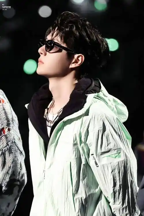 王一博专题壁纸-维和防暴队