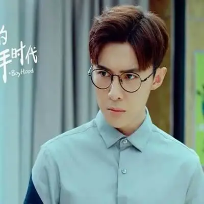 在电视剧《我们的少年时代》中薛之谦饰演的陶西和唐禹哲饰演的白舟