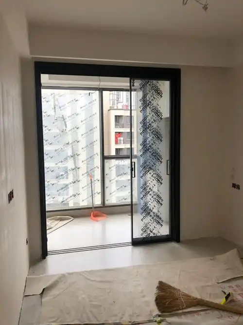 次卧移门也搞定啦大门门套也装好了