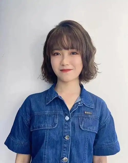 2022短发烫发发型图片女减龄 超级显脸小的短发造型