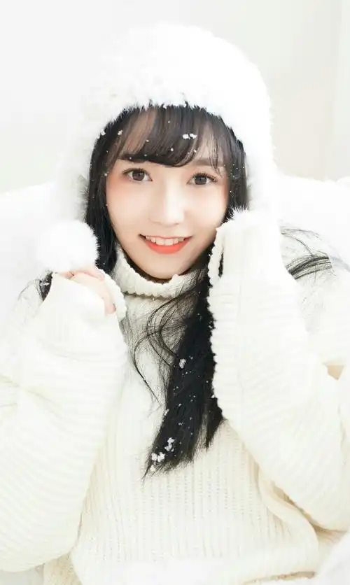 面带微笑的清纯美女唯美图片