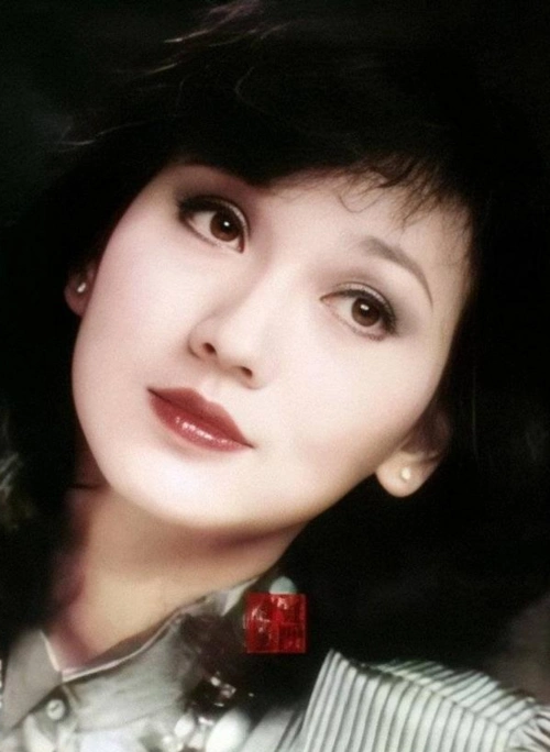 赵雅芝年轻旧照曝光,几十年时间一点都未变:仙女下凡体验生活?