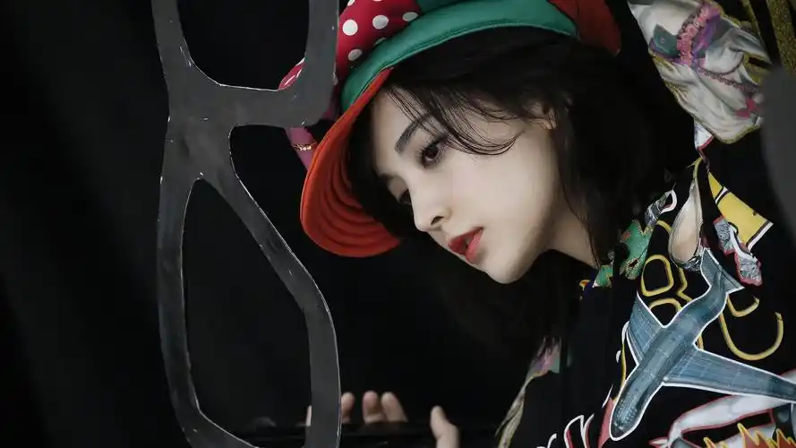 古力娜扎明星风尚壁纸2