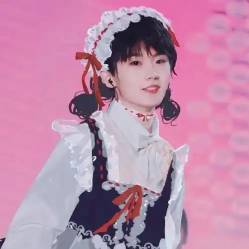 时代少年团队长马嘉祺气质与女装