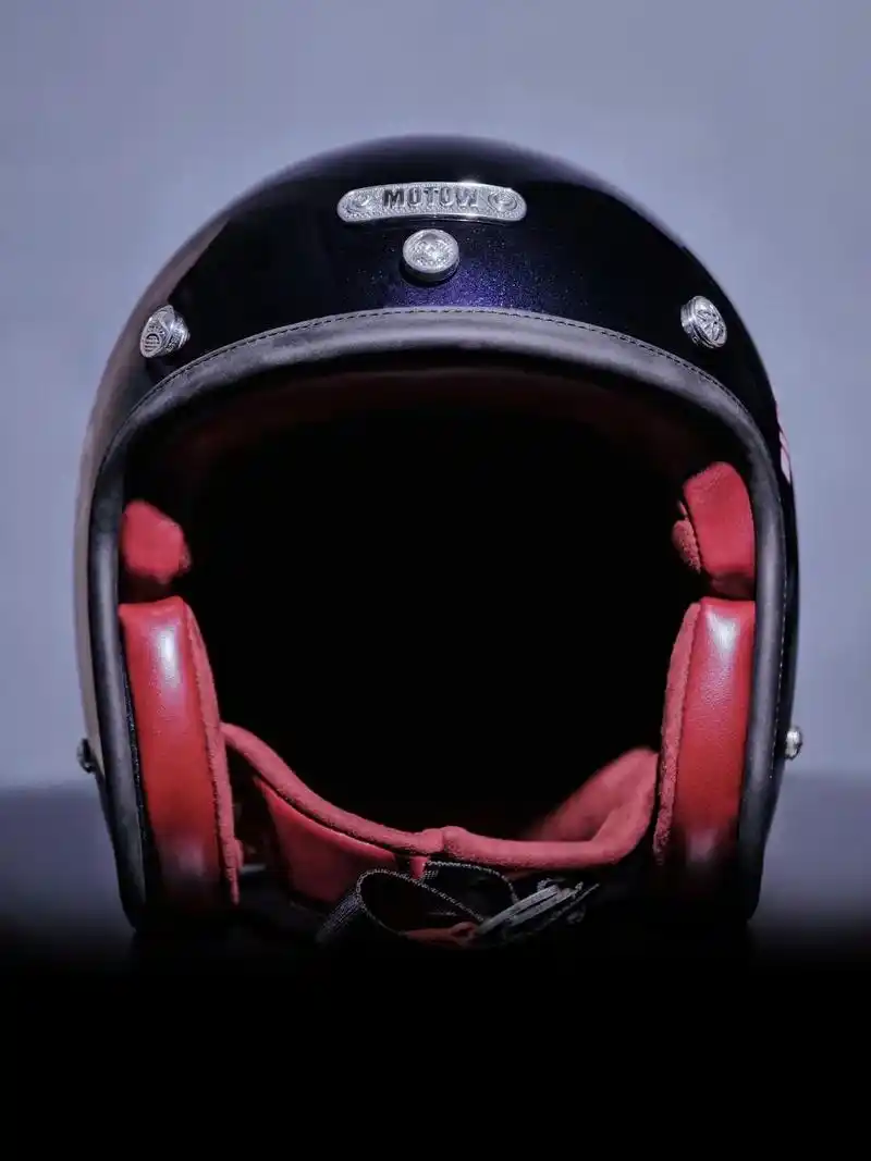 motow 三方联名限量复古头盔 第二款.法国著名头盔品牌  - 抖音