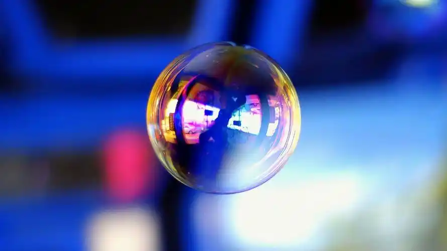 好看的彩色泡泡图片-炫彩壁纸-高清炫彩图片-第3图-娟娟壁纸