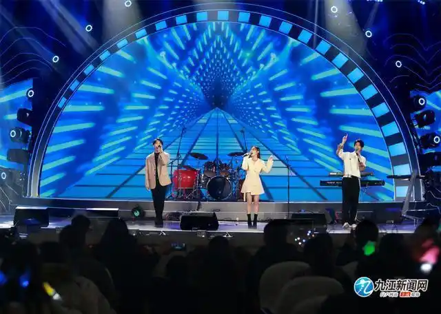 群星演唱会唱响第二届庐山国际爱情电影周 庐山今夜充满浪漫