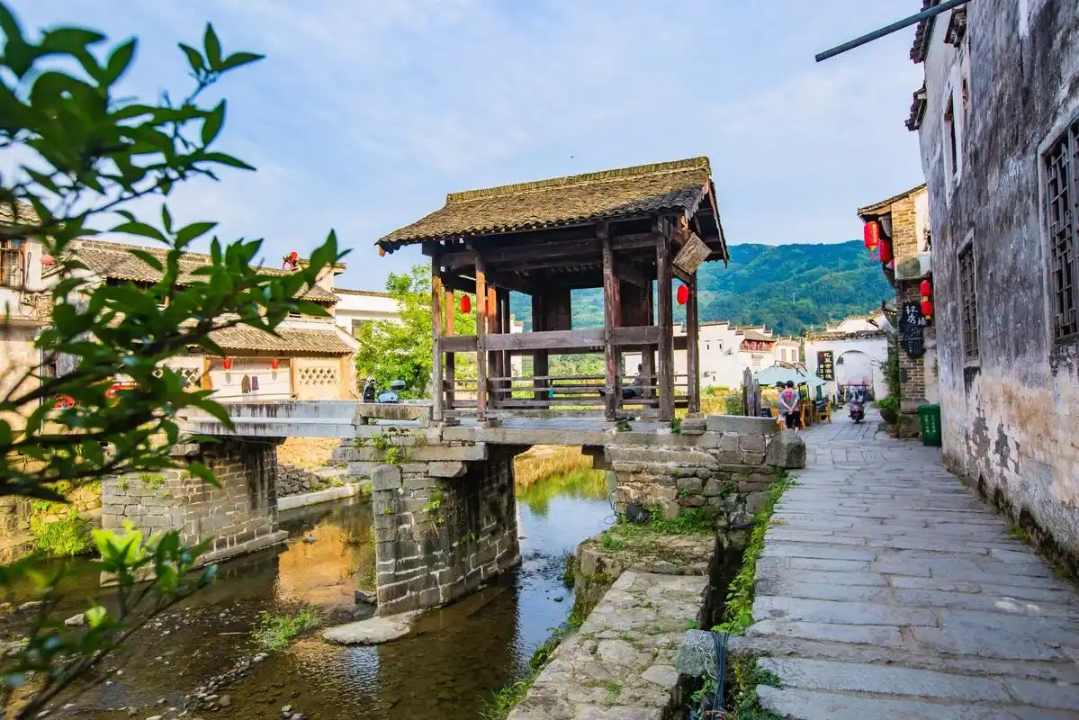 安徽呈坎古镇,祠堂精美绝伦,木雕细致,彩绘精美,让人流连忘返