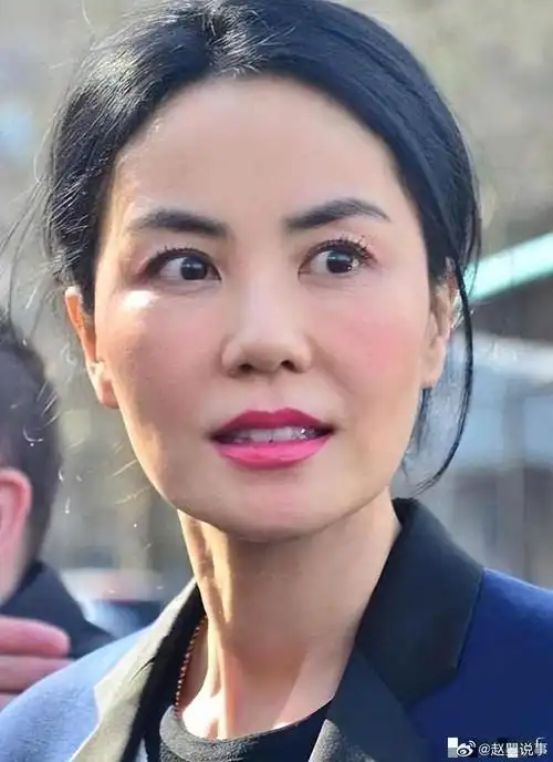 一组54岁王菲的最新照片曝光,引起了网友们的广泛关注和讨论……|王菲