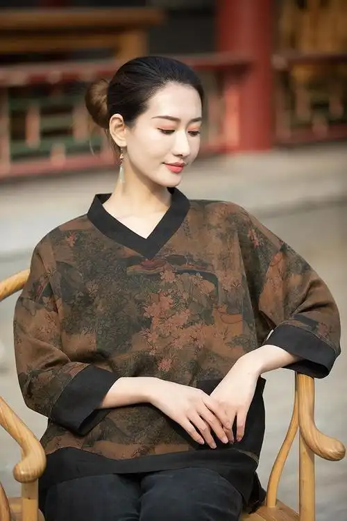 女王轻奢桑蚕丝缎面真丝香云纱上衣中老年气质v领宽松显瘦七分袖小衫