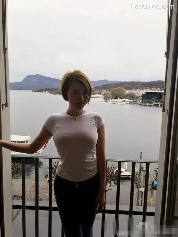 最近很火的网红蒋娉婷看看她的照片的到底有多漂亮