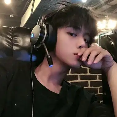 帅哥头像真人版冷酷无情高清 时好时坏时恨时爱