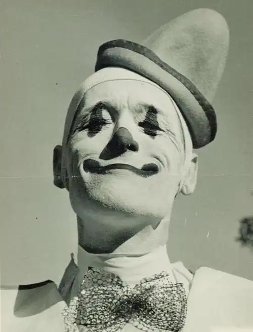 《小丑》为什么叫joker,而不叫clown?