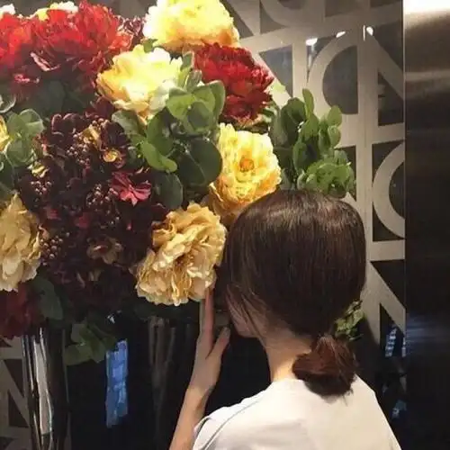 女头,背影,by.楼语烟.