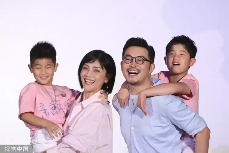 沙溢一家四口合体亮相亲密旅行zt