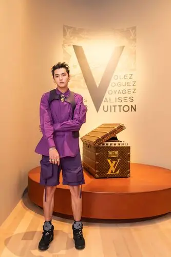 路易威登品牌代言人吴亦凡身着louis vuitton 2019春夏系列出席活动