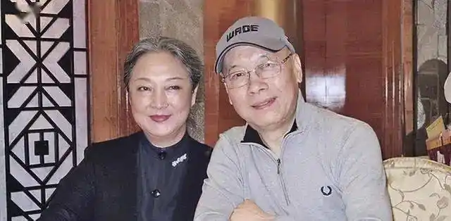 最红时嫁豪门却遭离婚,被周星驰拉去演了个配角,意外一夜爆红_郑佩佩